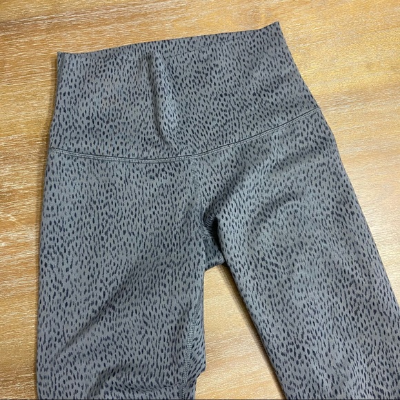 Lululemon Wunder Under Crop Leggings 2 - Picture 5 of 8